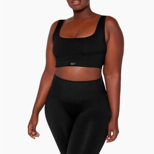 Set Active Box Cut Bra and Leggings Set in Onyx